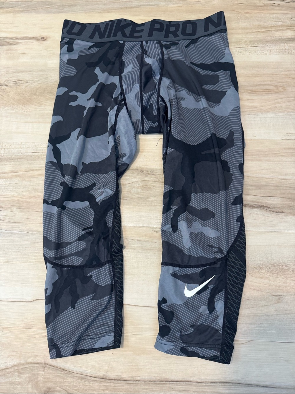 Nike Men’s' Gray & Black Camo Performance Leggings